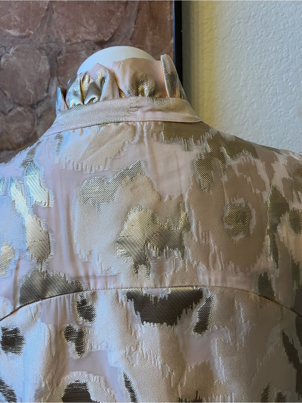 Tucker buck sz L Women’s cram gold Metallic Floral Satin Tunic Dress - Picture 12 of 14